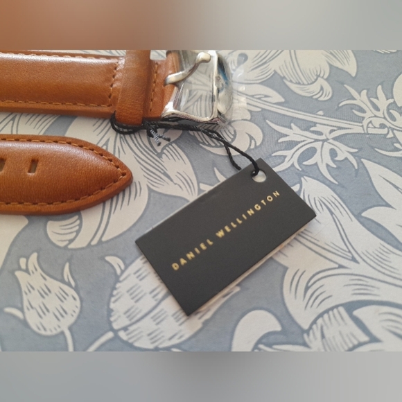 Daniel Wellington Tan Leather Watch Strap Brand New With Tags - Picture 2 of 3